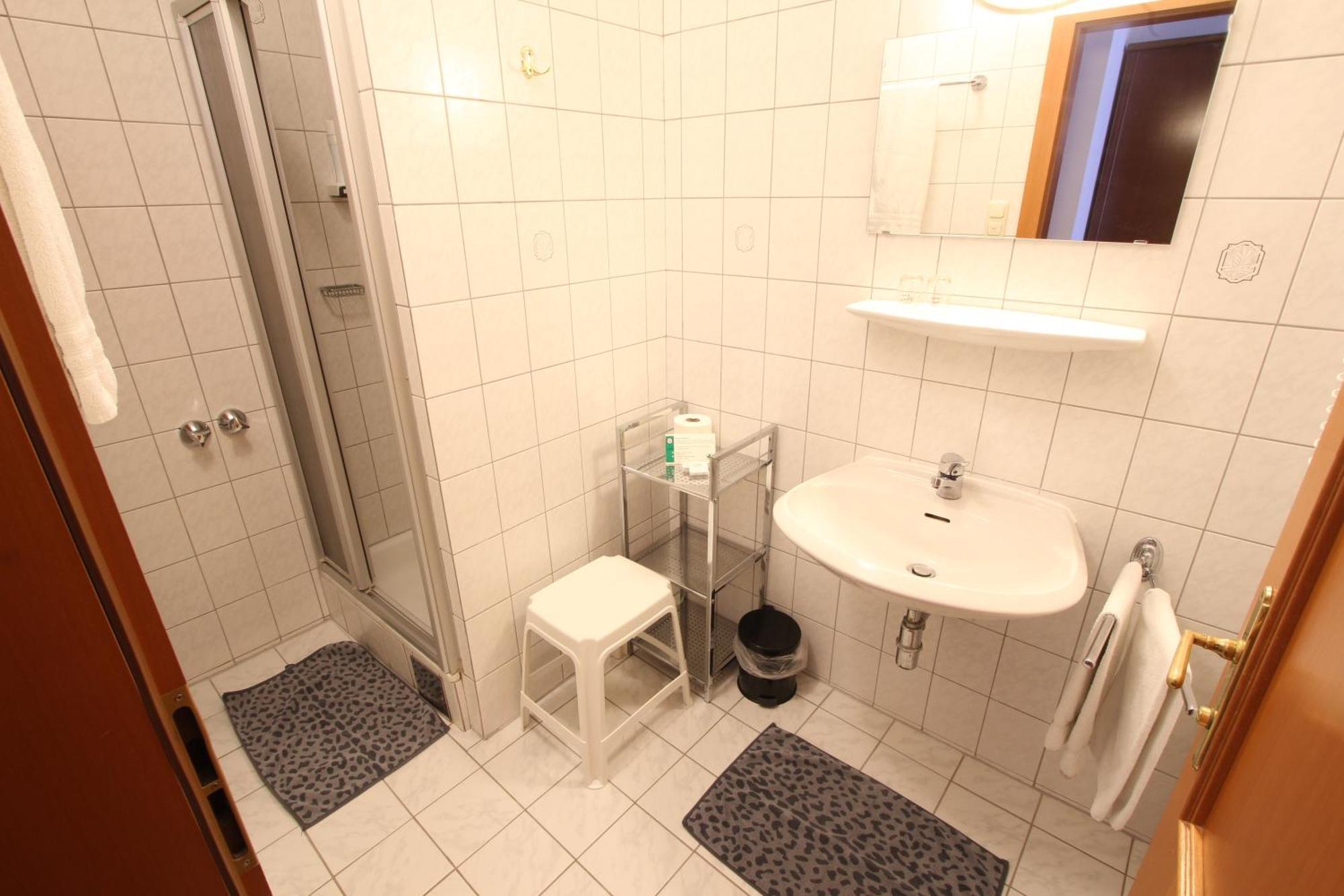 Cprooms24 Miesenbach  المظهر الخارجي الصورة